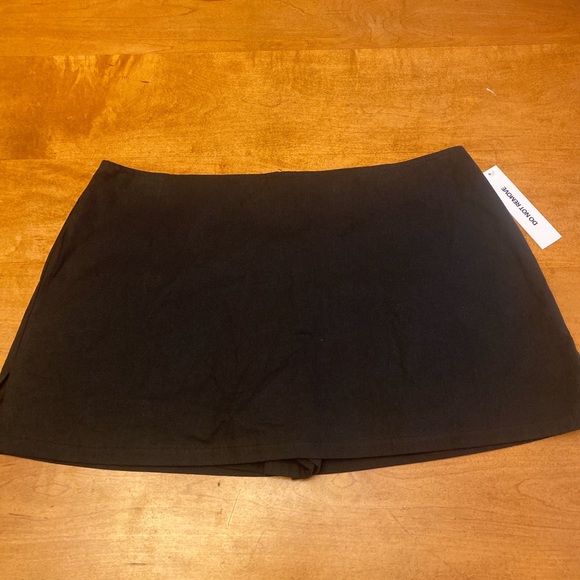 Princess Polly Gigi Black Skort - Picture 2 of 7